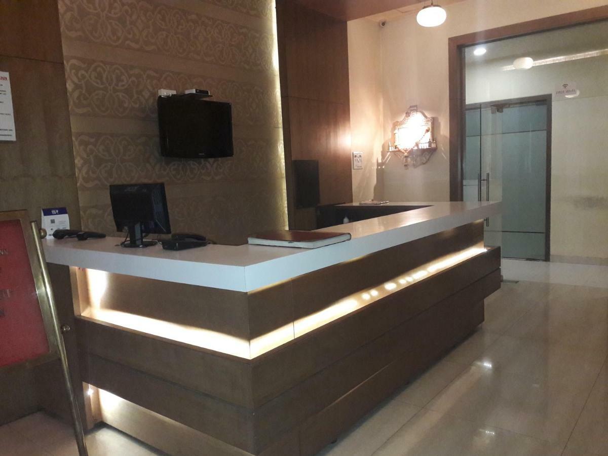 Hotel Western Inn Vasai Bagian luar foto