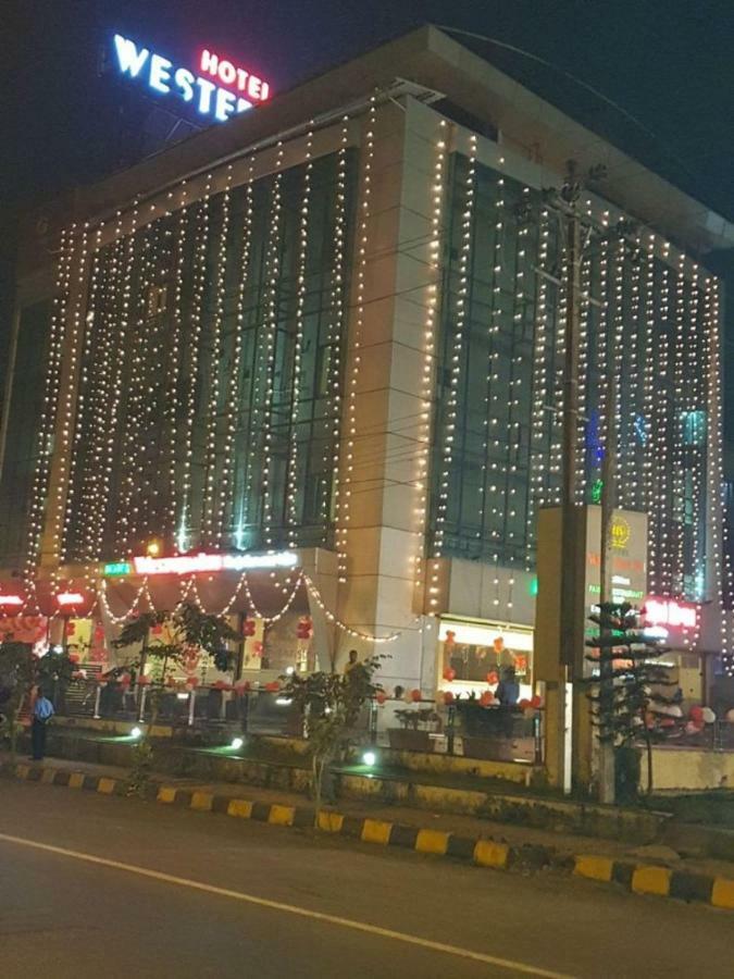 Hotel Western Inn Vasai Bagian luar foto