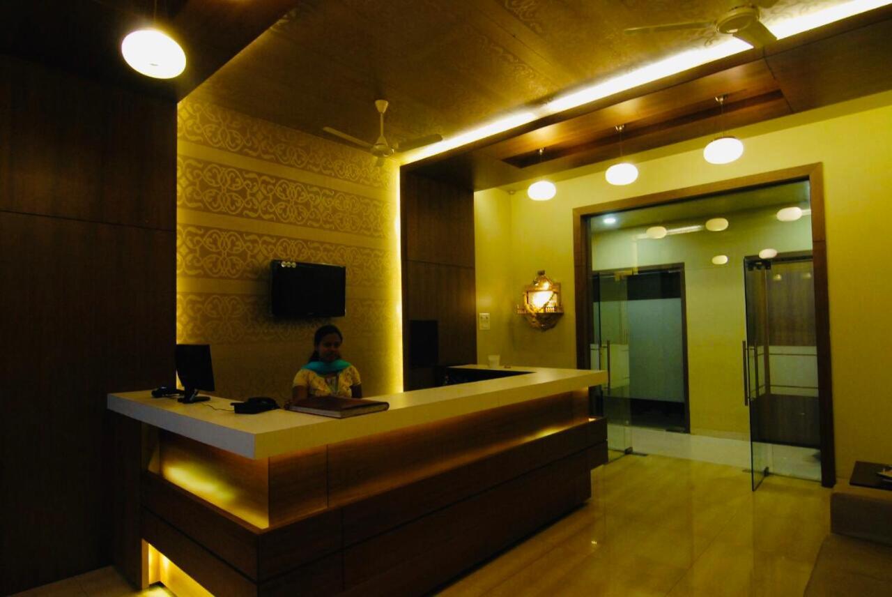 Hotel Western Inn Vasai Bagian luar foto